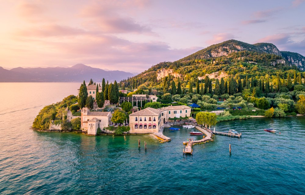 Italy is an artistic masterpiece, where historic treasures, delectable cuisine, and stunning coastlines paint an irresistible canvas of wanderlust.